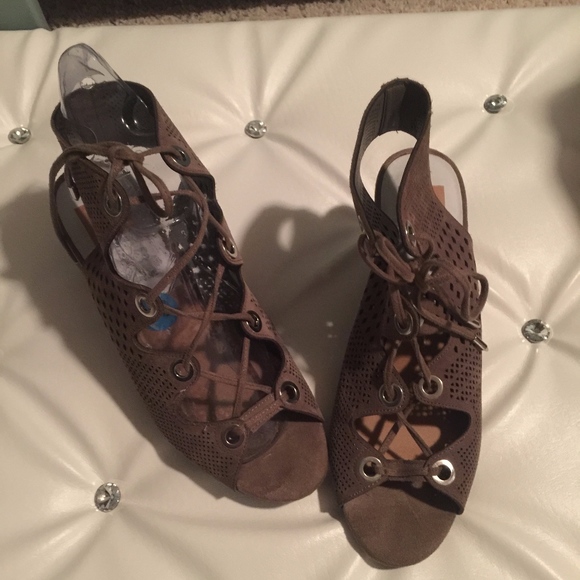 Dolce Vita Shoes - Dolce Vita Shoe/Sandal Kacki Brown, Size 10 Ex Con